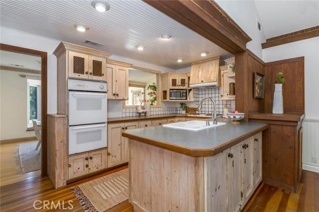 10210 La Canada, Burbank, CA 91040