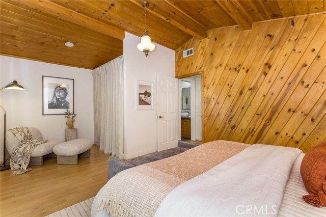 10210 La Canada, Burbank, CA 91040