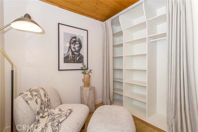 10210 La Canada, Burbank, CA 91040