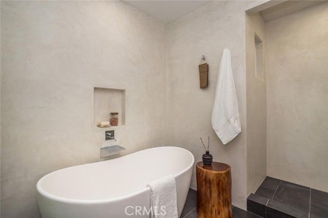 10210 La Canada, Burbank, CA 91040