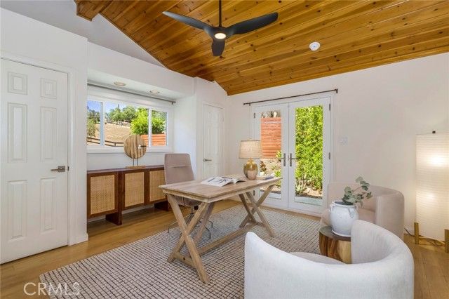 10210 La Canada, Burbank, CA 91040