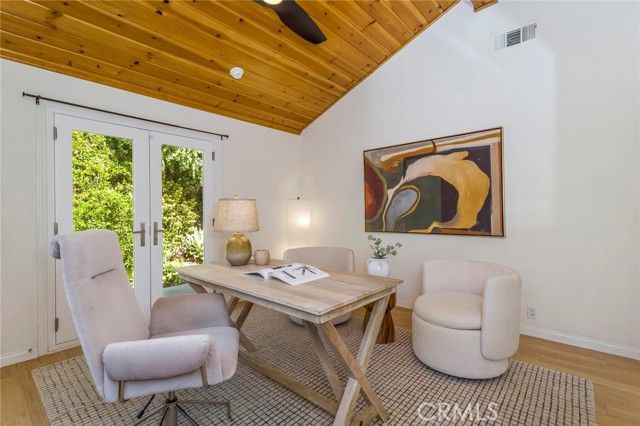 10210 La Canada, Burbank, CA 91040