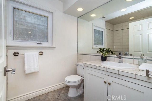 10210 La Canada, Burbank, CA 91040