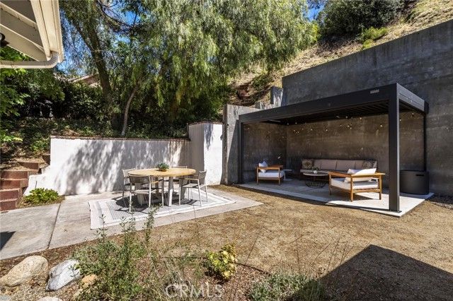 10210 La Canada, Burbank, CA 91040