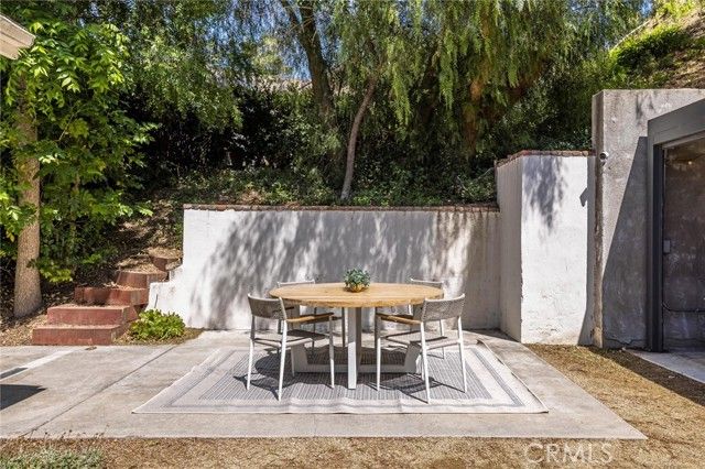 10210 La Canada, Burbank, CA 91040