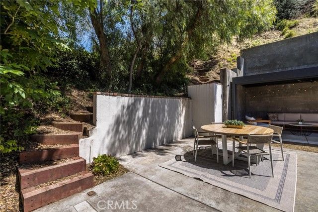 10210 La Canada, Burbank, CA 91040