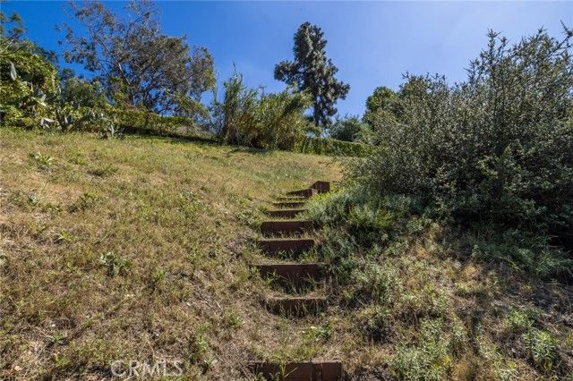 10210 La Canada, Burbank, CA 91040