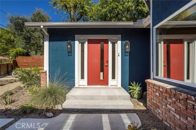 10210 La Canada, Burbank, CA 91040