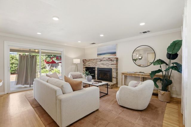 1148 Fallbrook St, West Sacramento, CA 95691