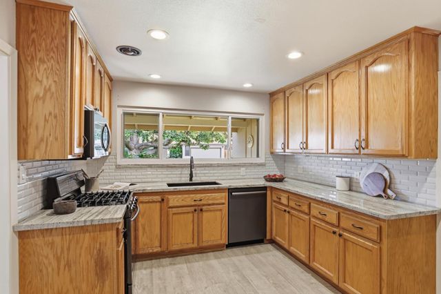 1148 Fallbrook St, West Sacramento, CA 95691