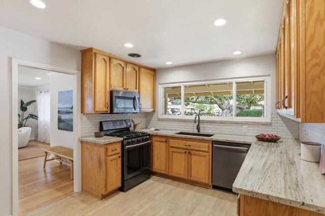 1148 Fallbrook St, West Sacramento, CA 95691