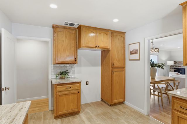 1148 Fallbrook St, West Sacramento, CA 95691