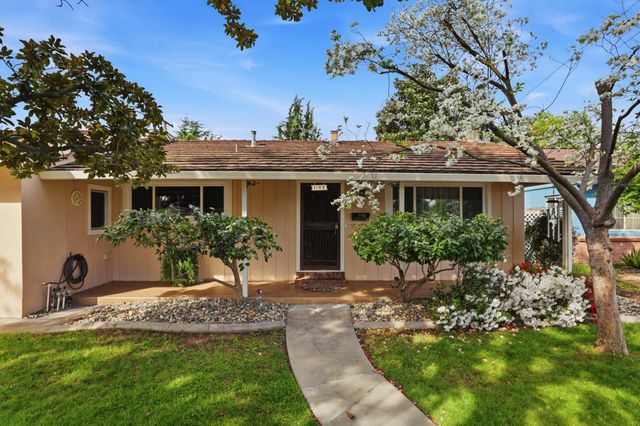1148 Fallbrook St, West Sacramento, CA 95691