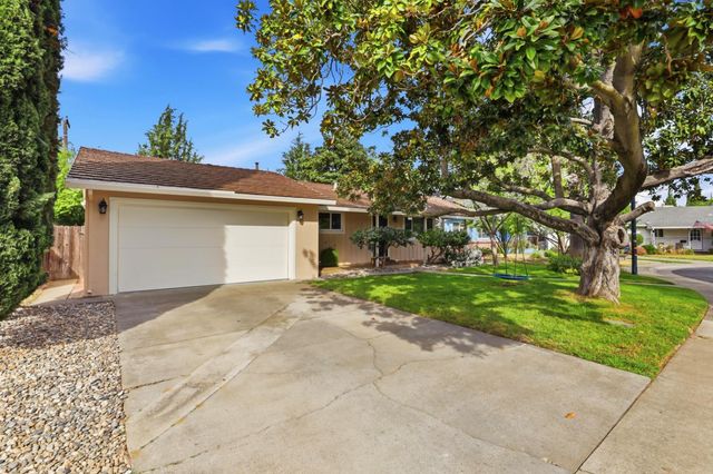 1148 Fallbrook St, West Sacramento, CA 95691