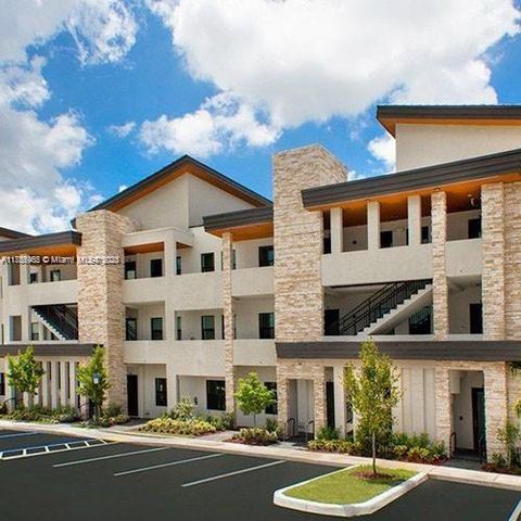 7825 NW 104th Ave 32, Doral, FL 33178