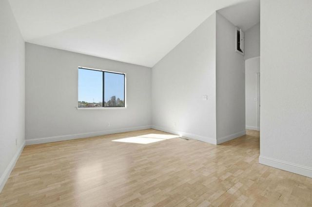 2022 Bob White Ln, Santa Cruz, CA 95065