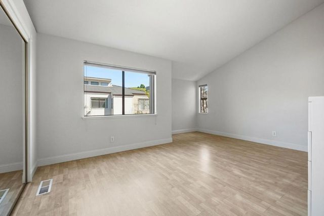 2022 Bob White Ln, Santa Cruz, CA 95065