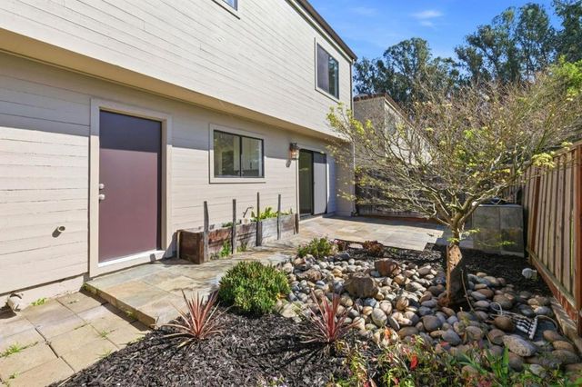 2022 Bob White Ln, Santa Cruz, CA 95065