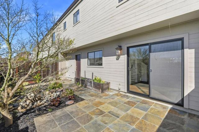 2022 Bob White Ln, Santa Cruz, CA 95065