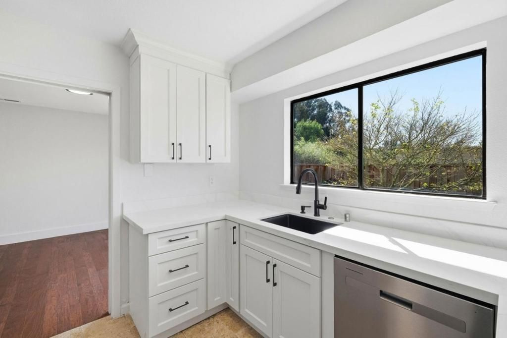 2022 Bob White Ln, Santa Cruz, CA 95065