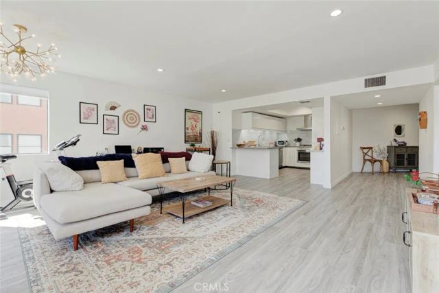 1037 N Vista, Los Angeles, CA 90046