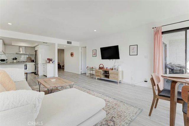 1037 N Vista, Los Angeles, CA 90046