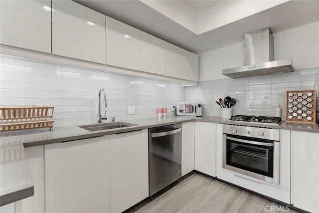 1037 N Vista, Los Angeles, CA 90046