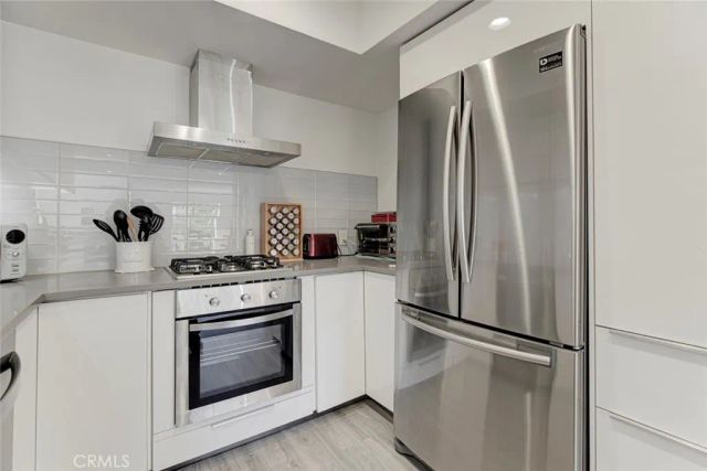 1037 N Vista, Los Angeles, CA 90046