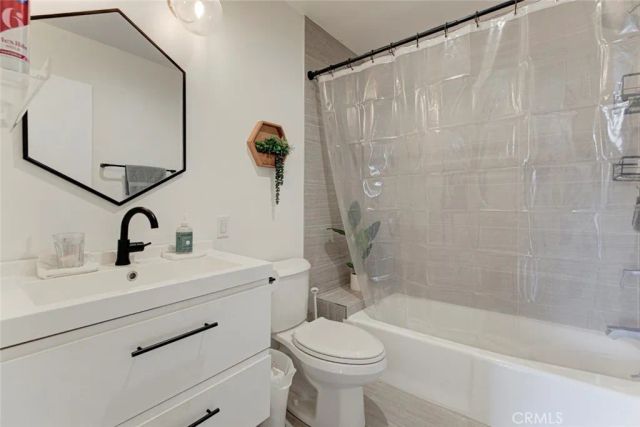1037 N Vista, Los Angeles, CA 90046