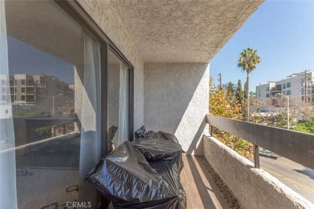 1037 N Vista, Los Angeles, CA 90046