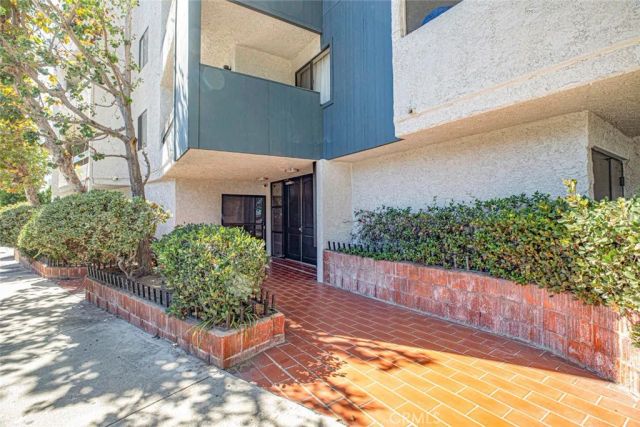 1037 N Vista, Los Angeles, CA 90046