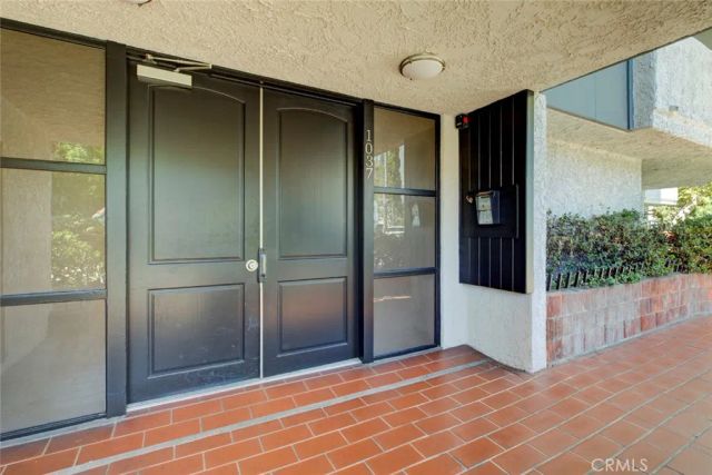 1037 N Vista, Los Angeles, CA 90046
