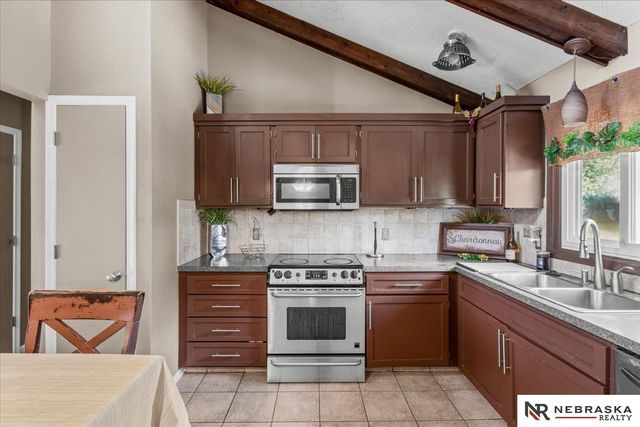 12729 Erskine Street, Omaha, NE 68164