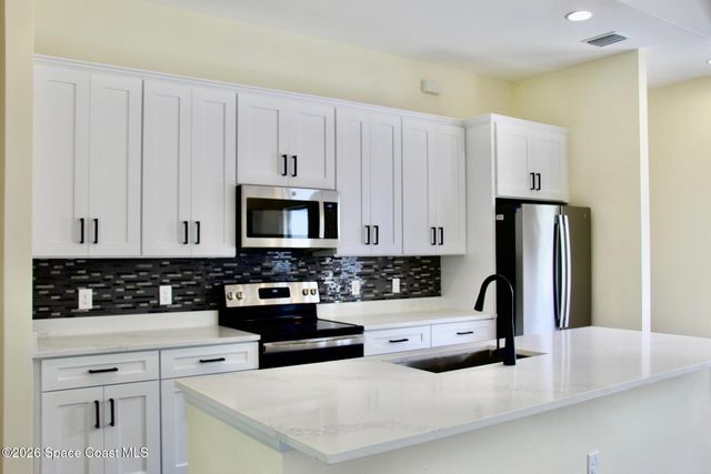 738 Harriet Avenue SW, Palm Bay, FL 32908