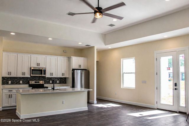 738 Harriet Avenue SW, Palm Bay, FL 32908