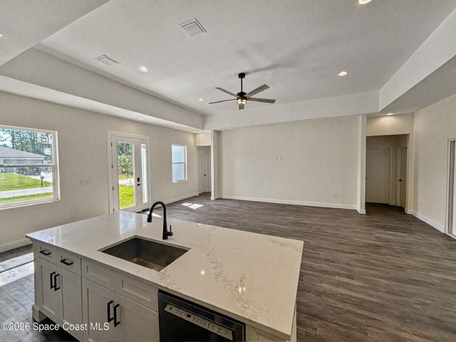 738 Harriet Avenue SW, Palm Bay, FL 32908