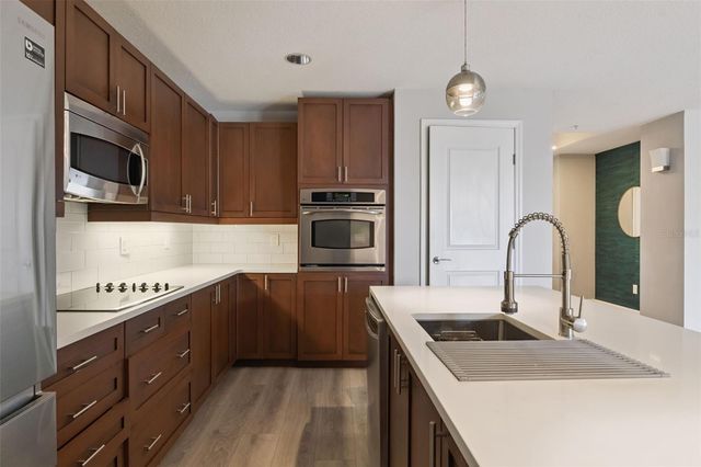 100 S EOLA DRIVE 911, Orlando, FL 32801