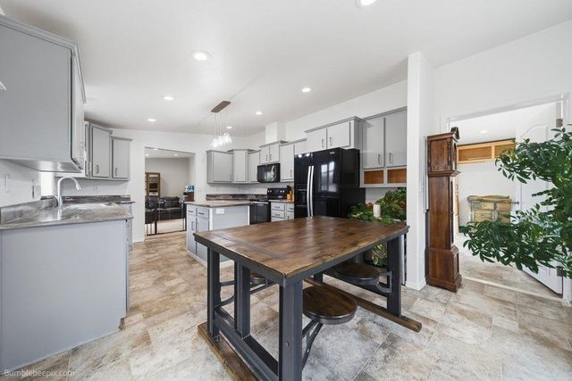 14909 N South Richmond Ct, Mead, WA 99021