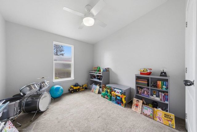 14909 N South Richmond Ct, Mead, WA 99021