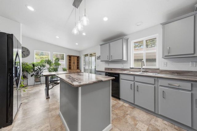 14909 N South Richmond Ct, Mead, WA 99021