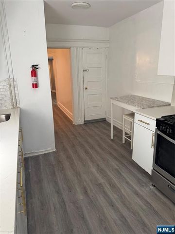 20 Willoughby, Newark, NJ 07112