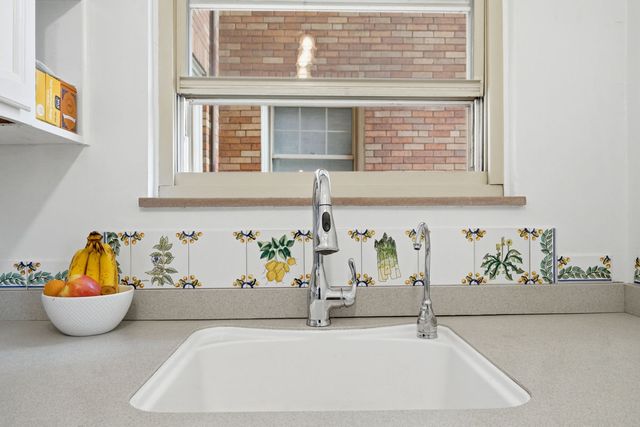 144 N Dithridge STREET 302, Oakland, PA 15213