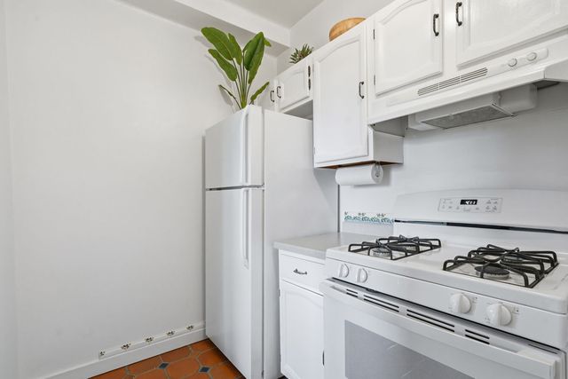 144 N Dithridge STREET 302, Oakland, PA 15213