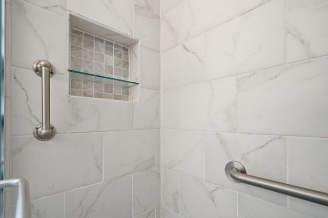 144 N Dithridge STREET 302, Oakland, PA 15213