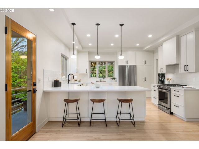 10203 Nw ENGLEMAN St, Portland, OR 97229