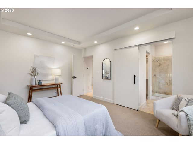 10203 Nw ENGLEMAN St, Portland, OR 97229