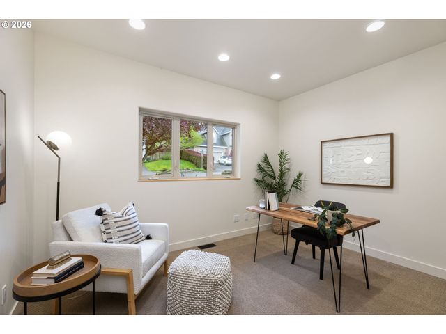 10203 Nw ENGLEMAN St, Portland, OR 97229