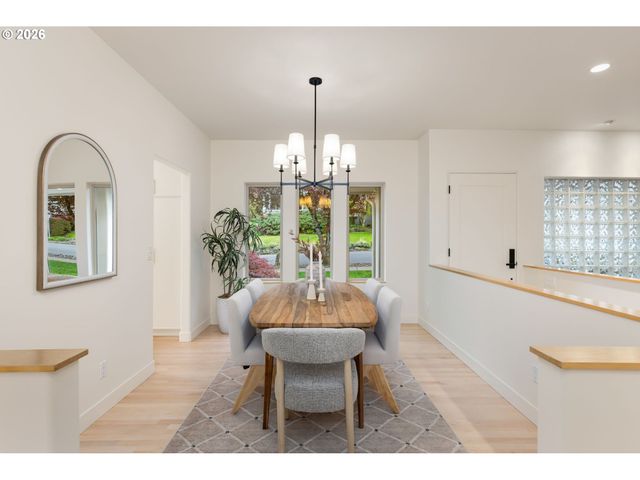 10203 Nw ENGLEMAN St, Portland, OR 97229