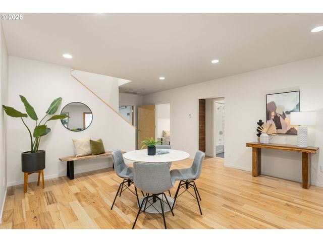 10203 Nw ENGLEMAN St, Portland, OR 97229