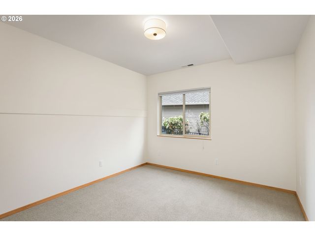 10203 Nw ENGLEMAN St, Portland, OR 97229